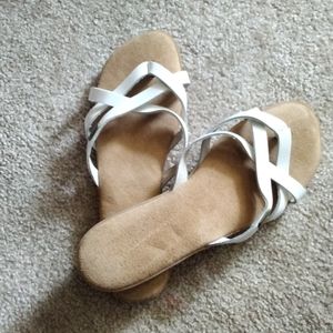 Bass white leather flip-flops